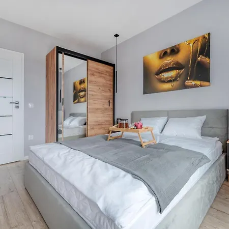 Milionowa - Parking, Balcony And Workspace - By Rentujemy Apartman *